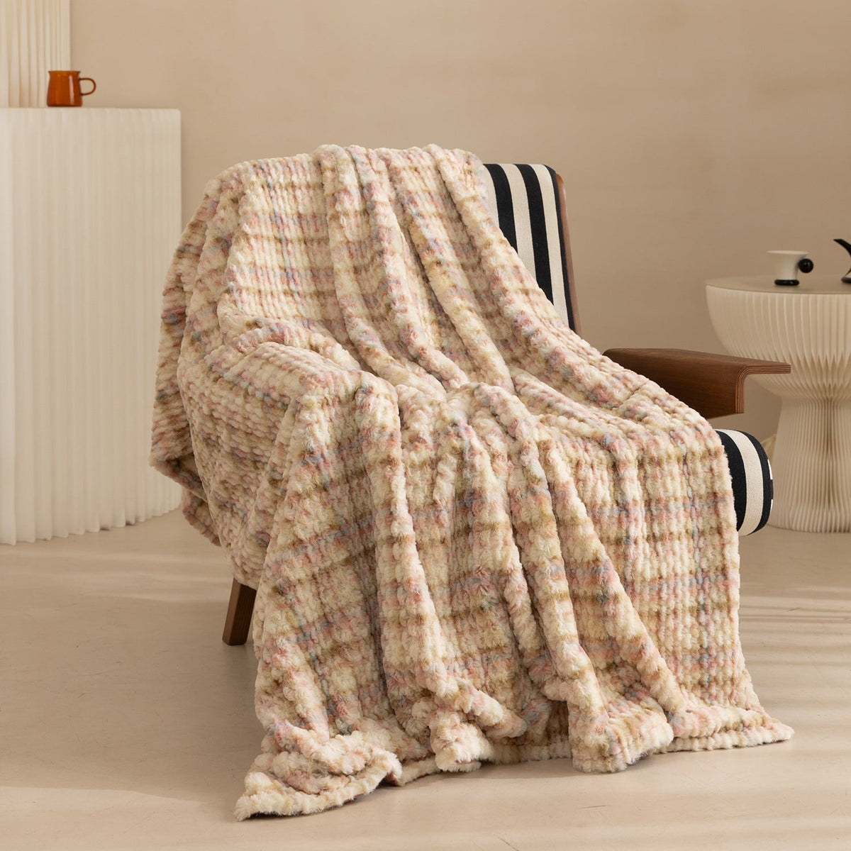Plaid en Fausse Fourrure de Luxe avec Texture Ondulée – Couverture Douce en Fourrure avec Dos en Microfibre