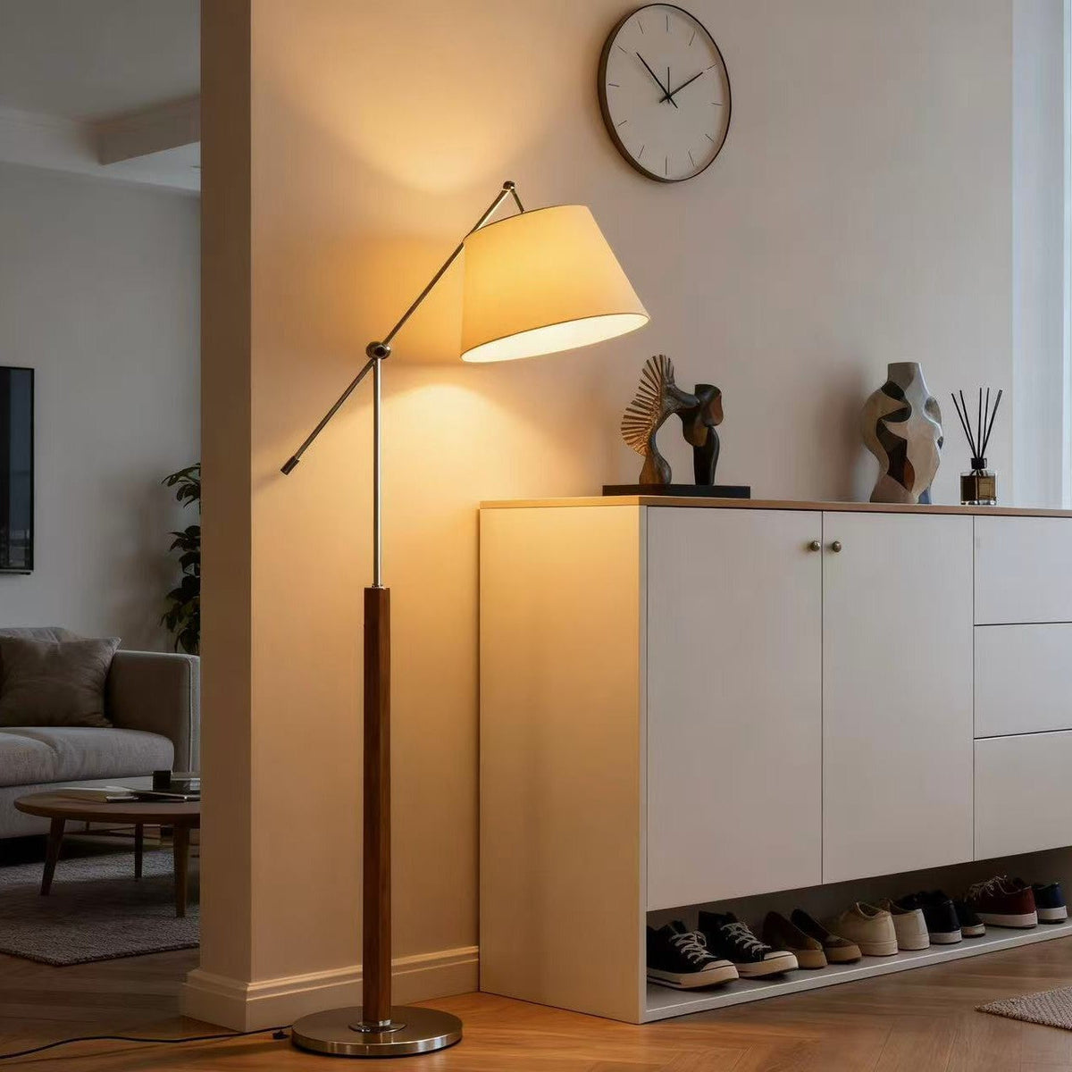 Lampe sur Pied Réglable avec Bras Pivotant – Lampe Design Fonctionnelle