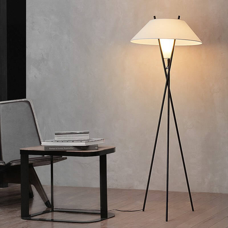 Lampe sur Pied Tripode Minimaliste – Lampe de Design Moderne pour Salon