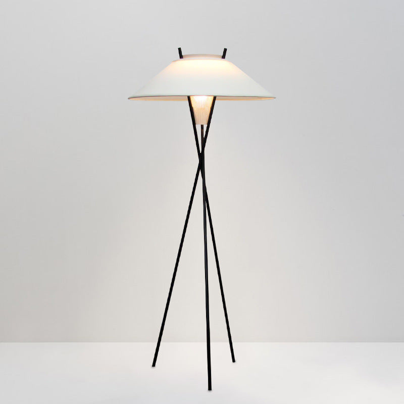 Lampe sur Pied Tripode Minimaliste – Lampe de Design Moderne pour Salon