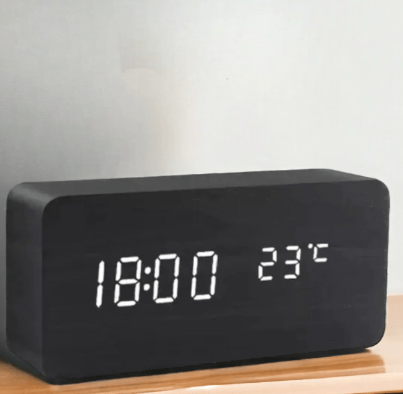 WoodSense Horloge en Bois LED – Commande Vocale & Élégante pour Chaque Pièce