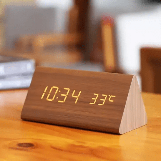 WOODSENSE – Horloge en bois LED avec commande vocale pour une affichage du temps stylée