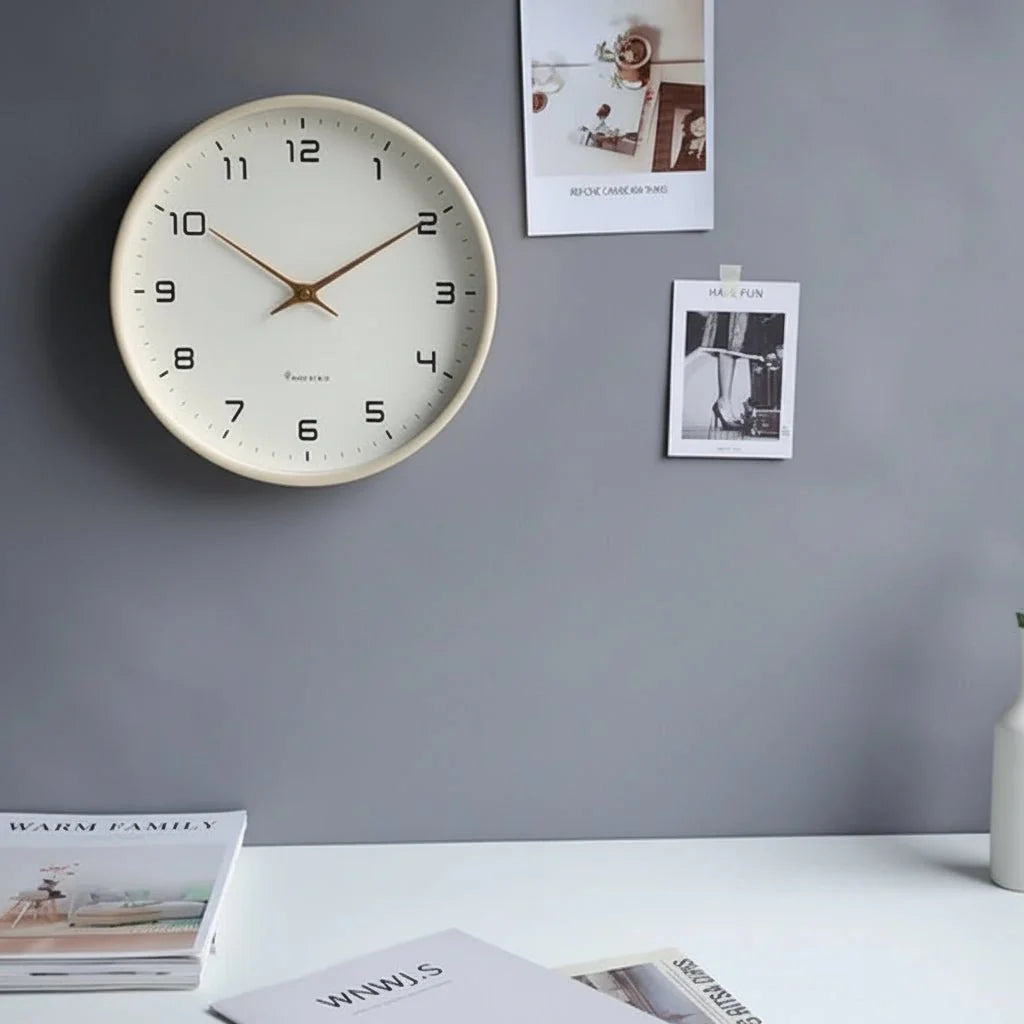 Horloge murale en bois Claryo Design minimaliste
