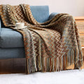 Plaid Boho avec Franges – Douce Couverture avec Motif Géométrique dans des Couleurs Chaudes