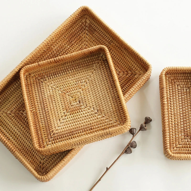 Plateau de Service en Rattan Élégant avec Poignées et Bords Élevés