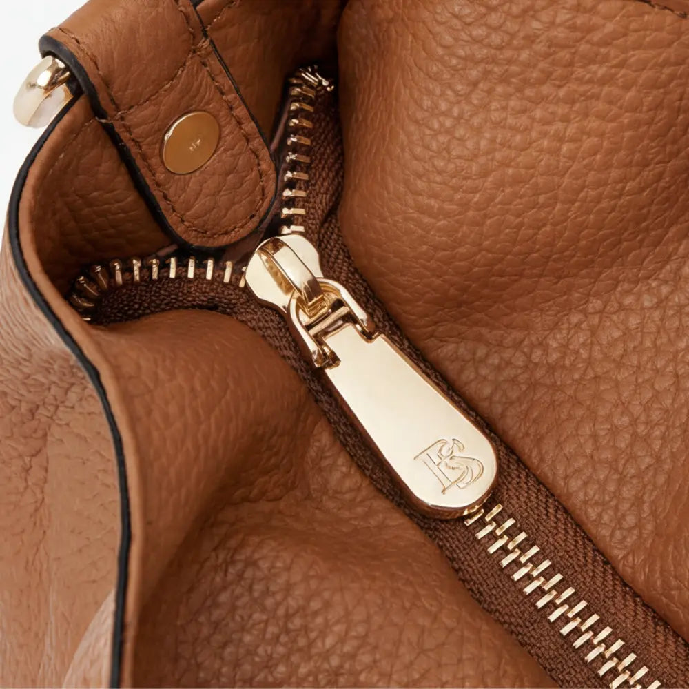 Sac hobo en cuir synthétique polyvalent et organisé