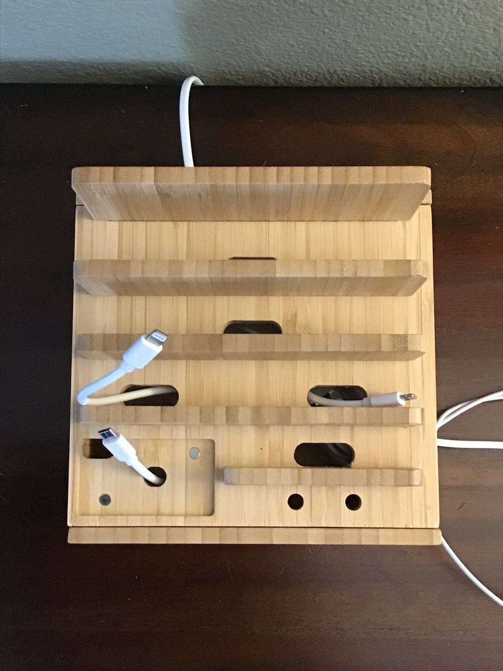 Tekavo ChargeDock Station de Charge en Bambou | Chargeur USB 5 Ports & Organisateur | Pour Smartphone, Tablette & Montre Connectée | Inclus : Ensemble de Câbles