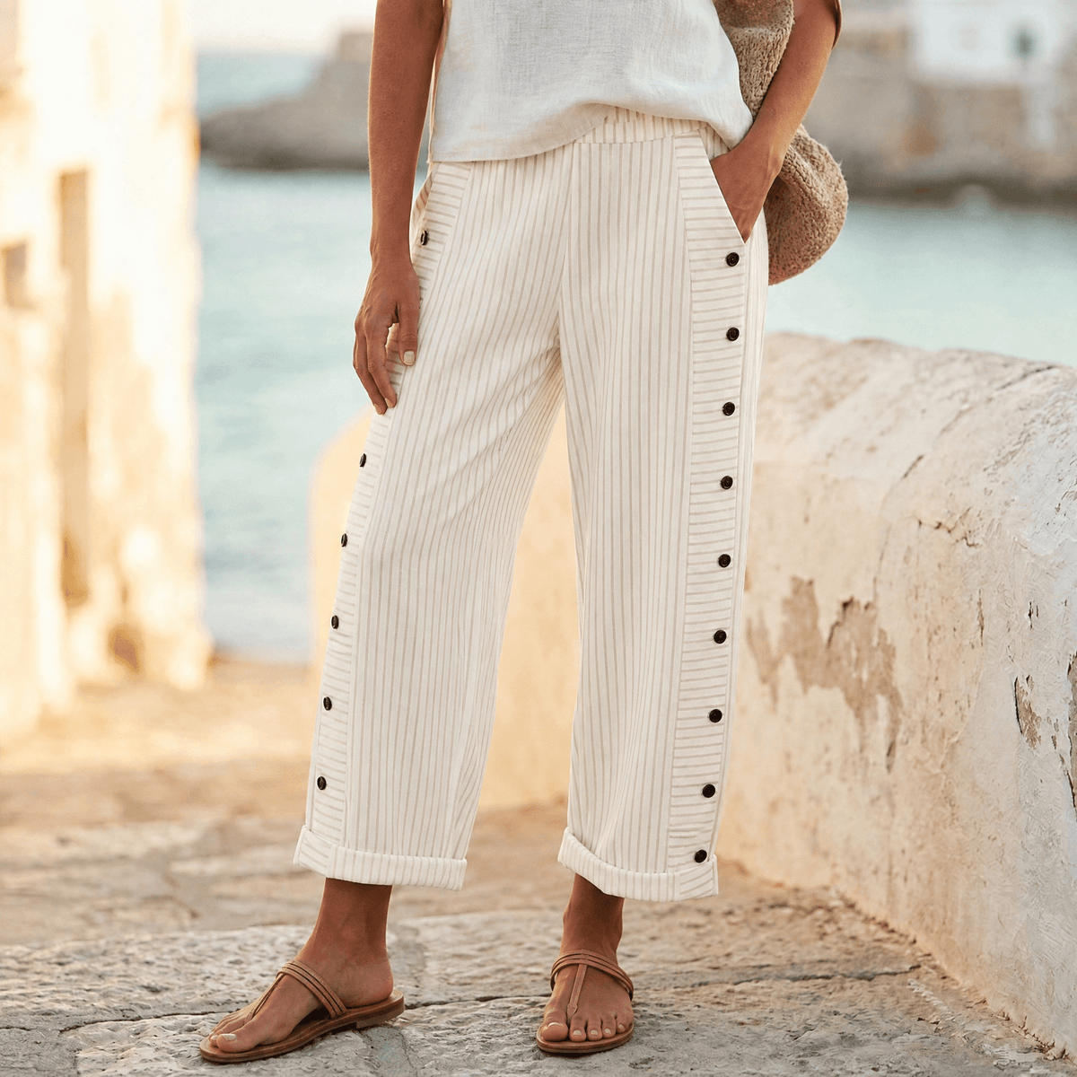 Coastlyn – Pantalon Rayé Femme avec Détails en Bouton
