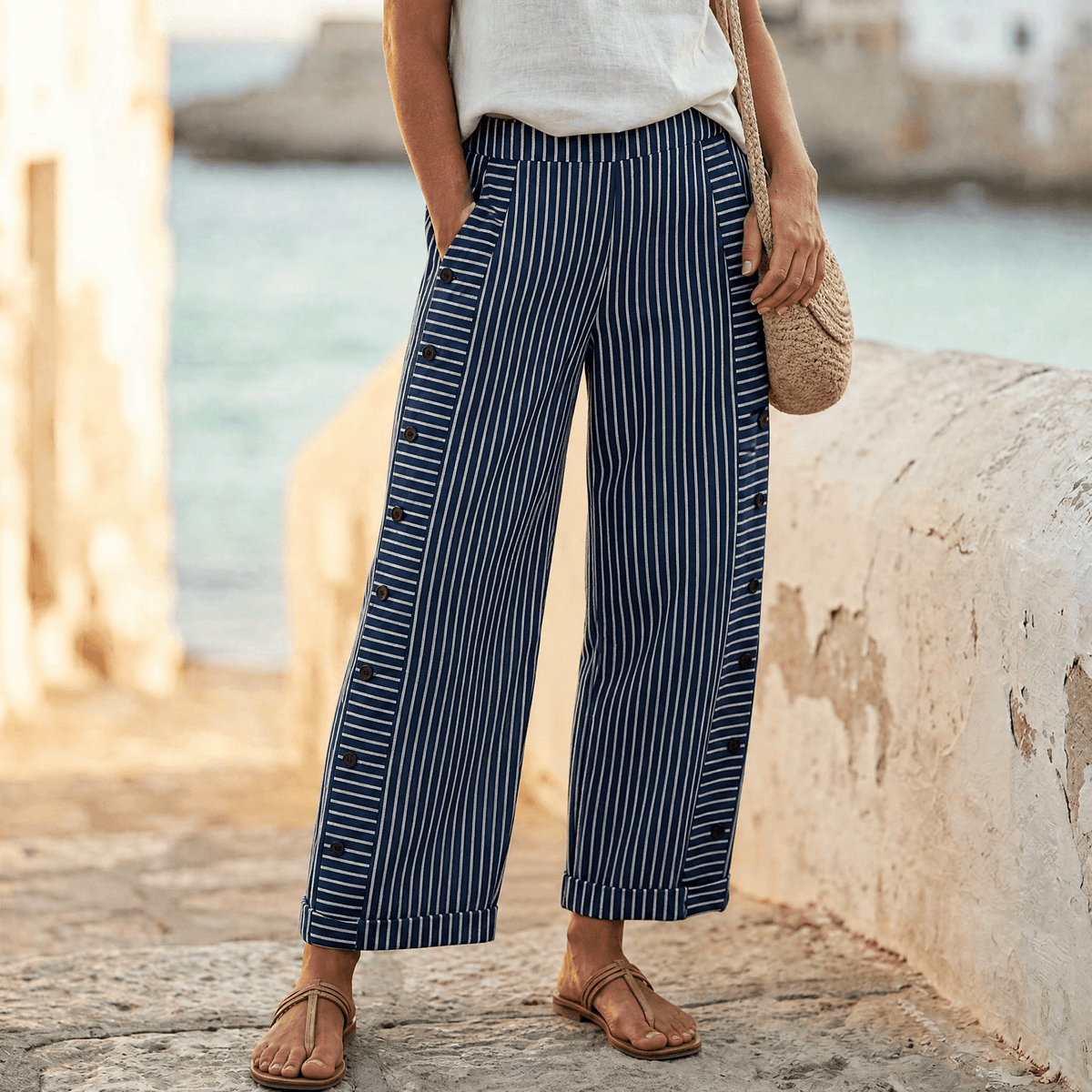 Coastlyn – Pantalon Rayé Femme avec Détails en Bouton