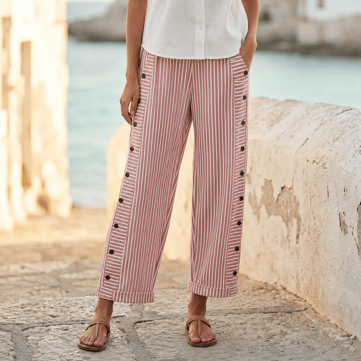 Coastlyn – Pantalon Rayé Femme avec Détails en Bouton