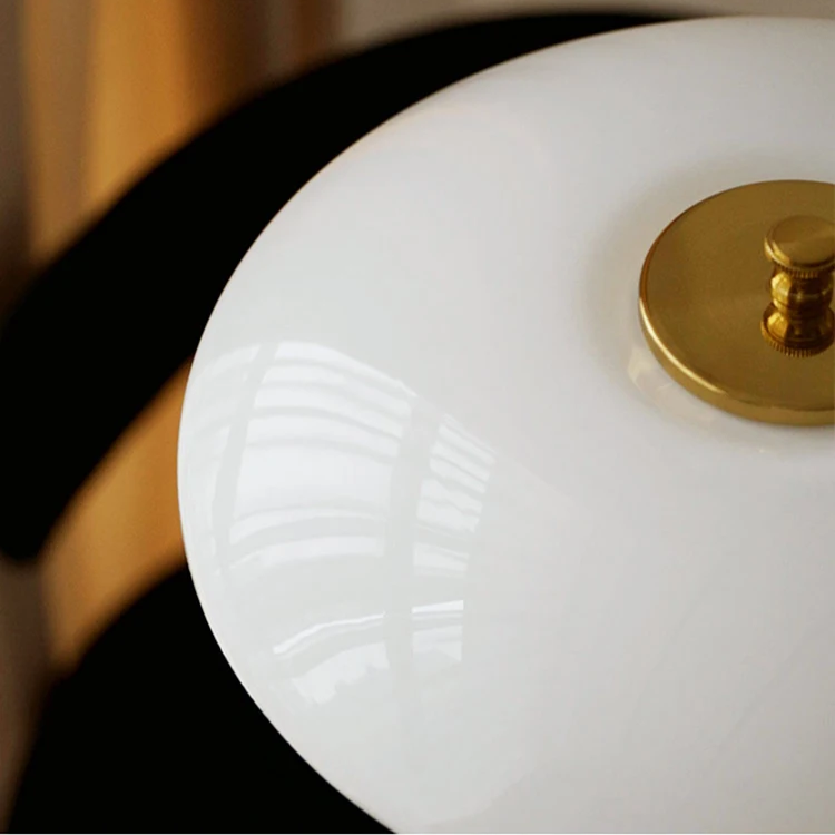 Lampe de table contemporaine danoise - Lumière LED chaude