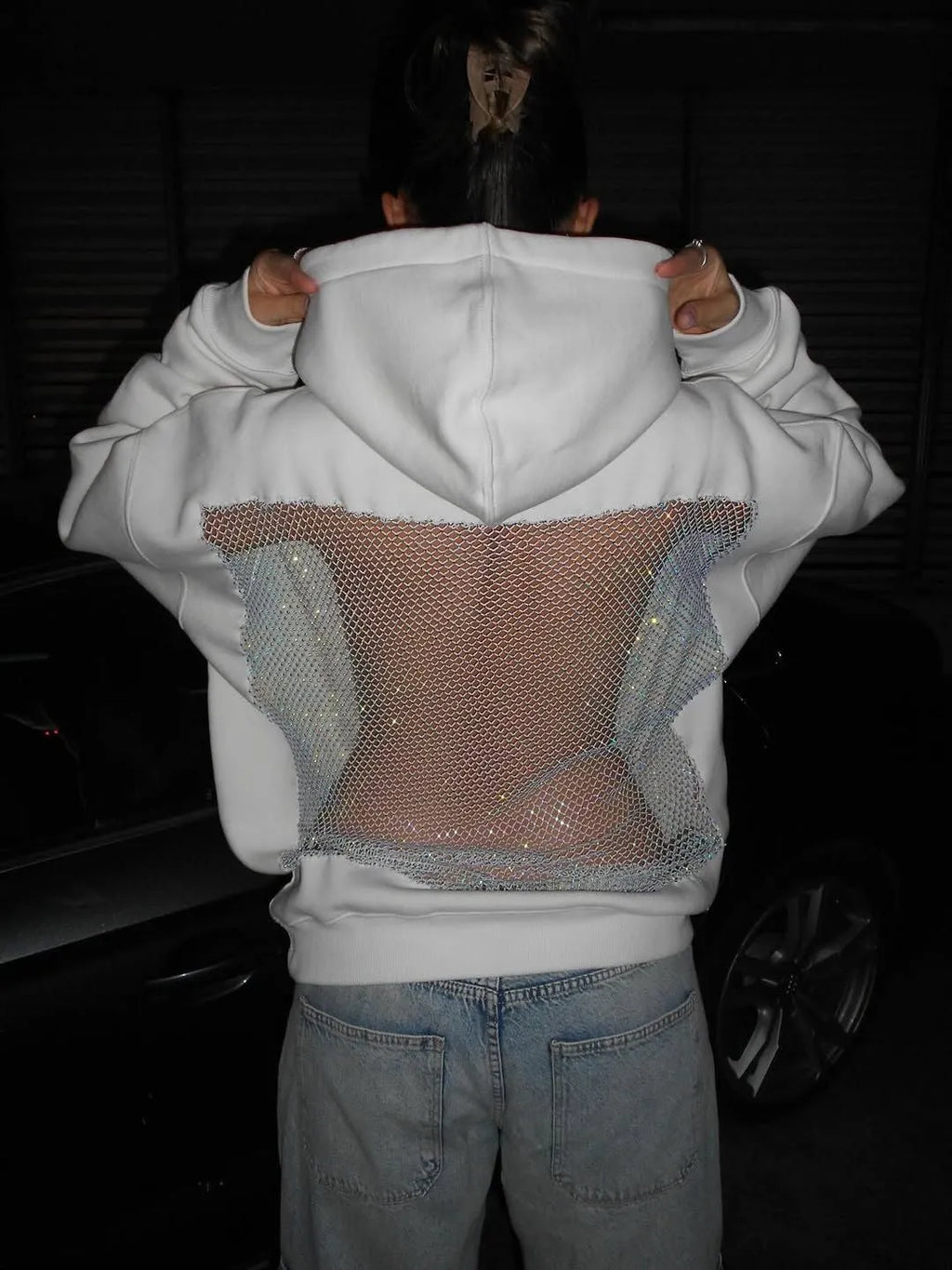 BackStageGlow | Quand les lumières s'allument, ce sweat brille non seulement, mais domine l'espace