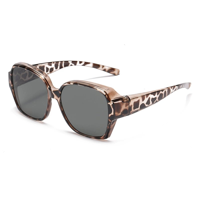 ClarioShade™ — Profitez d’un extérieur sans éblouissement avec un style sans effort et un ajustement parfait sur vos lunettes