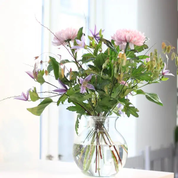 BloomVault™ — Élégance sans Effort Qui Garde Vos Fleurs Fraîches et Impeccables Toute la Journée