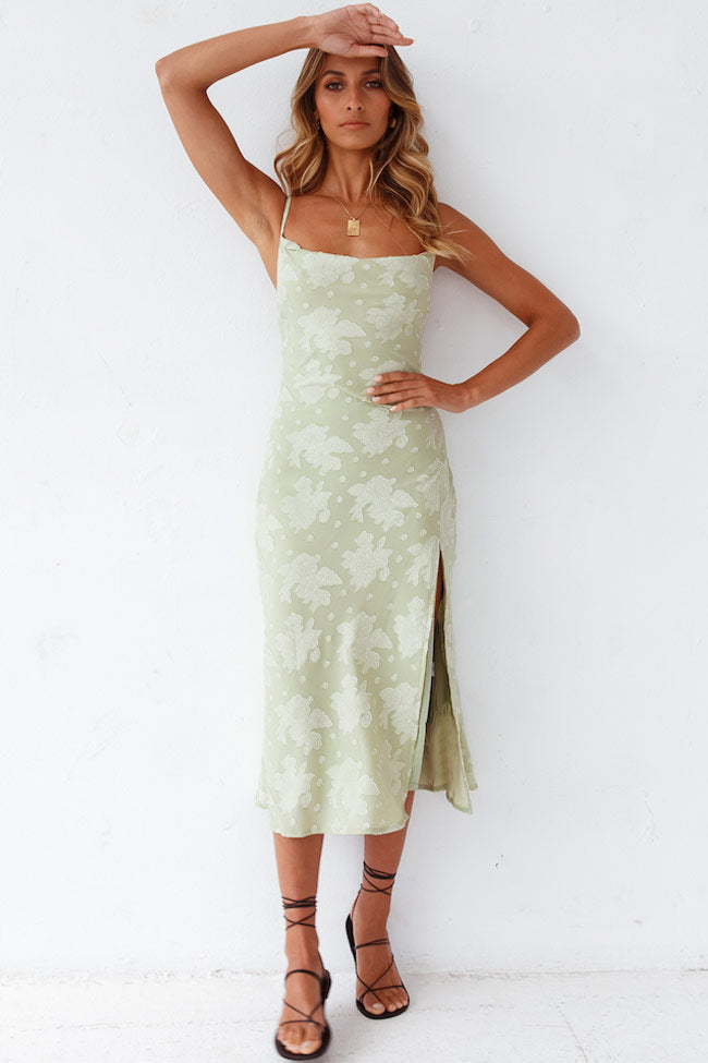 Robe midi à bretelles florale pour femme avec décolleté drapé et fente haute