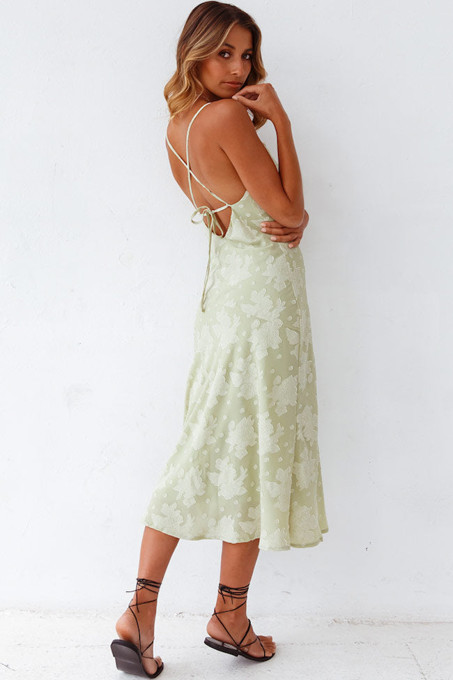Robe midi à bretelles florale pour femme avec décolleté drapé et fente haute