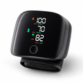 Moniteur de pression artérielle au poignet rechargeable avec LED rétroéclairée et guidage vocal (mémoire pour 2 utilisateurs)