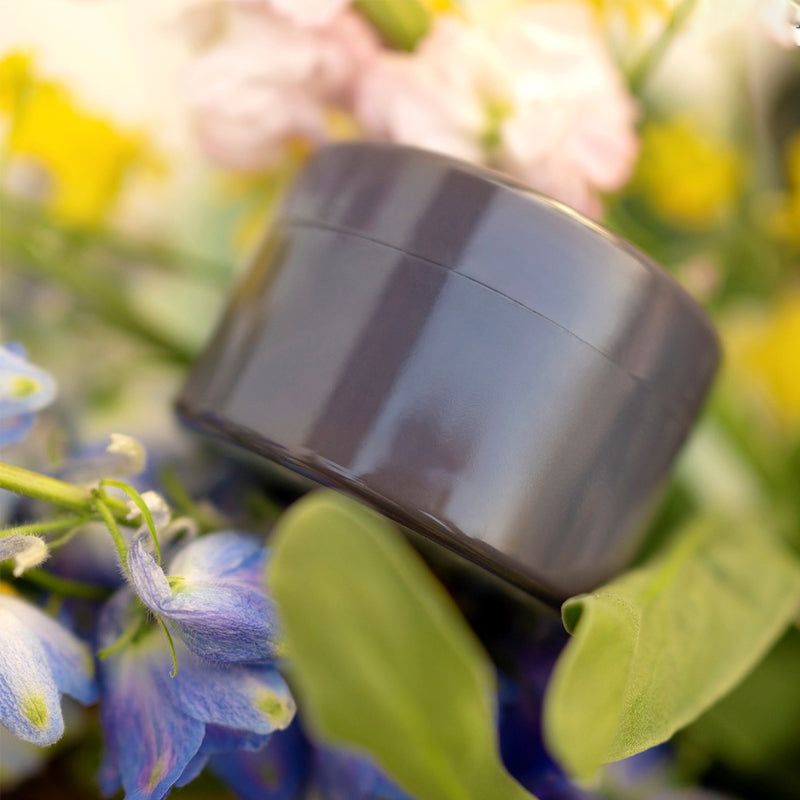 BloomVault™ — Élégance sans Effort Qui Garde Vos Fleurs Fraîches et Impeccables Toute la Journée