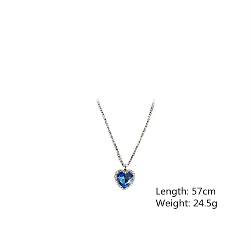 Collier en cristal bleu en forme de cœur