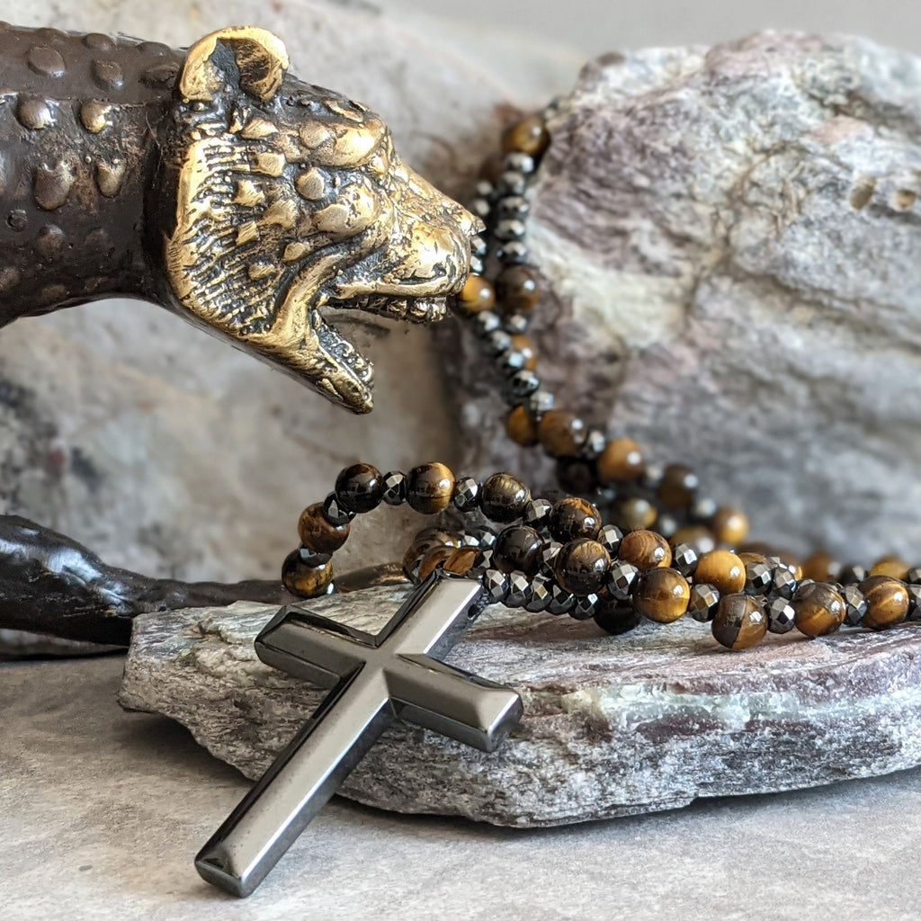 Collier en rosaires croix en œil de tigre et lapis-lazuli pour hommes – Orion