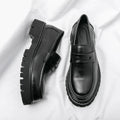 Chaussures de Ville Modernes pour Hommes – Mocassins à Semelle Épaisse Noirs avec Finitions Mat et Brillante