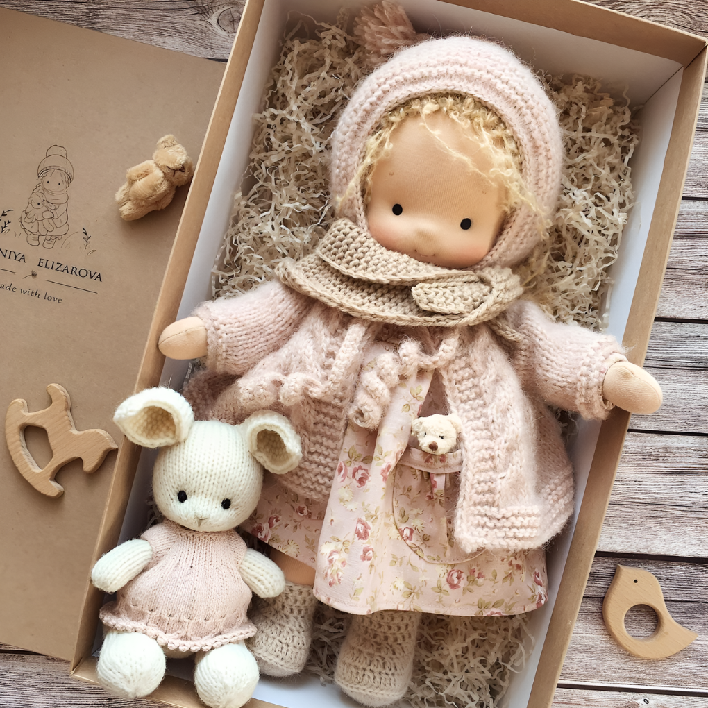 Poupée Waldorf Unisexe Artisanale en Coton et Laine - Compagnon Douillet