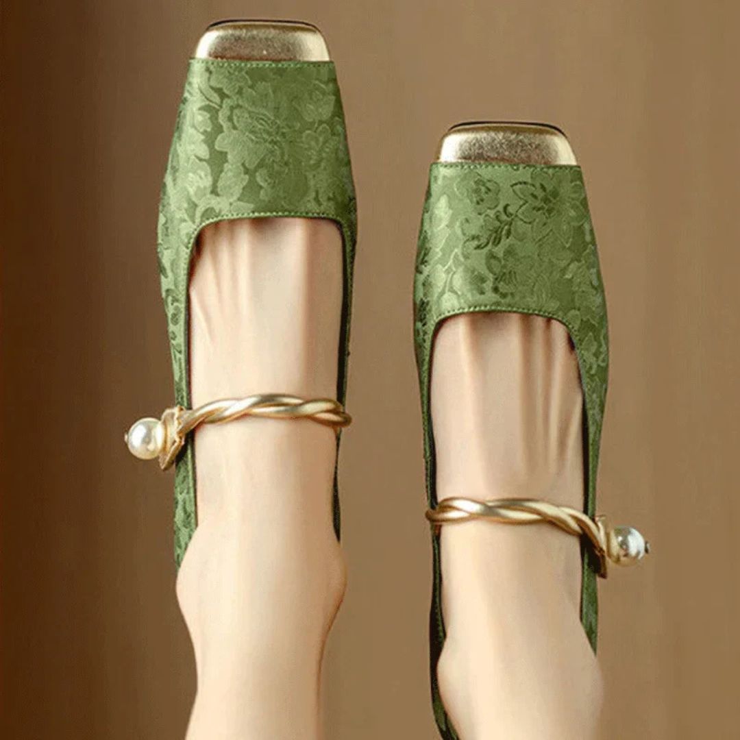 Talons à bride en perles élégants pour femmes avec embout en or